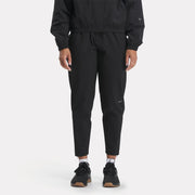 Reebok Apparel  Women's Activ Coll Skystretch Wvn Pnt Reebok Training App Women Black Reg