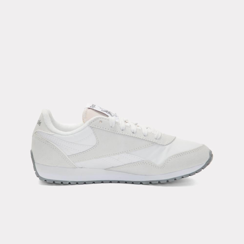 Reebok Women's Classic Az  In Barely M