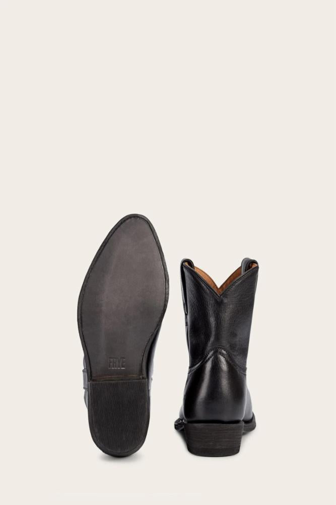 Frye  Women's Billy Short Black M