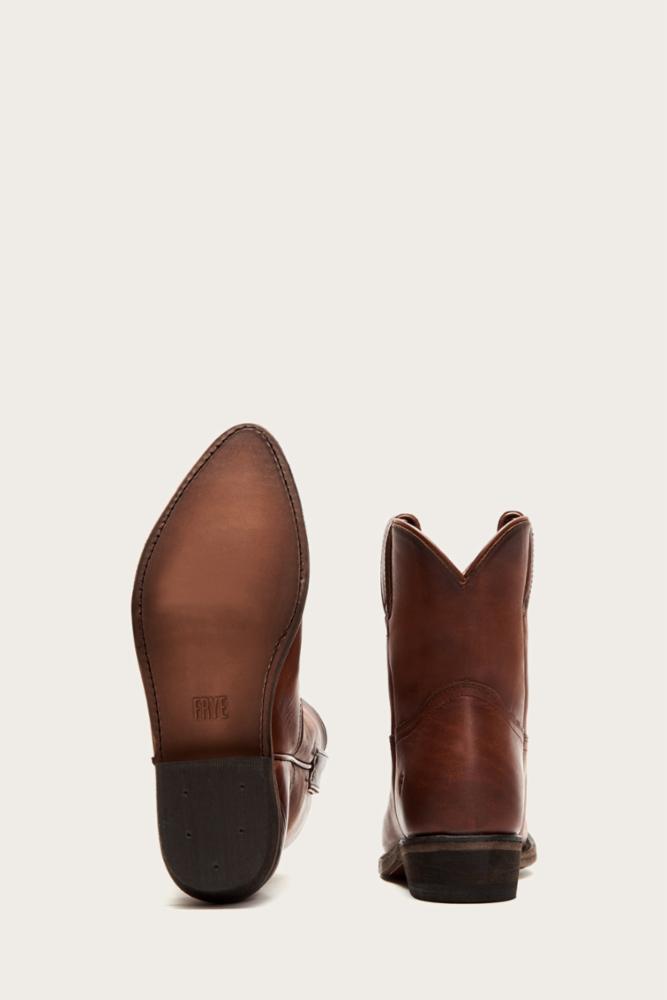 Frye  Women's Billy Short Brown M