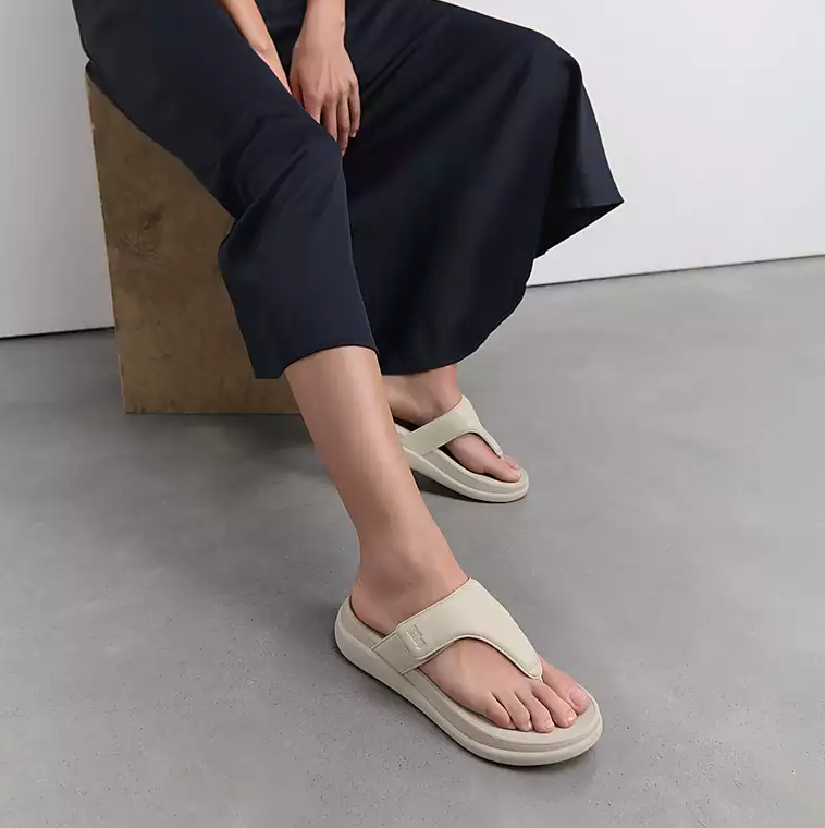 Sandales Fitflop F-Mode Go pour femme, entre-doigts ajustable, couleur beige Paris