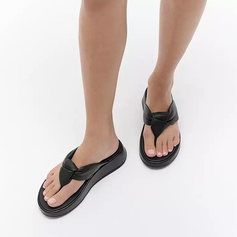 Fitflop Women's F-Mode Knot Leather Toe Post in All Black