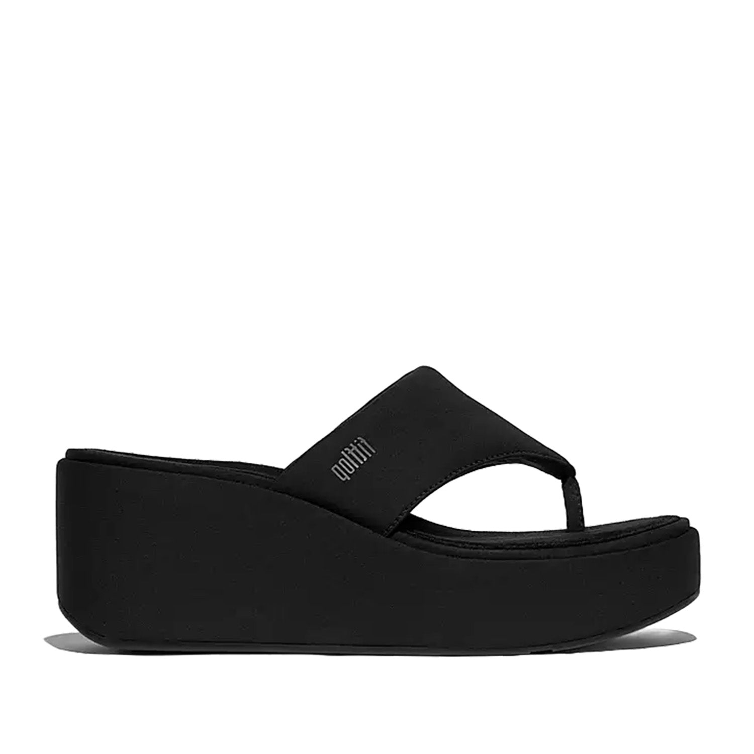 Sandales compensées Fitflop pour femmes, entièrement noires.