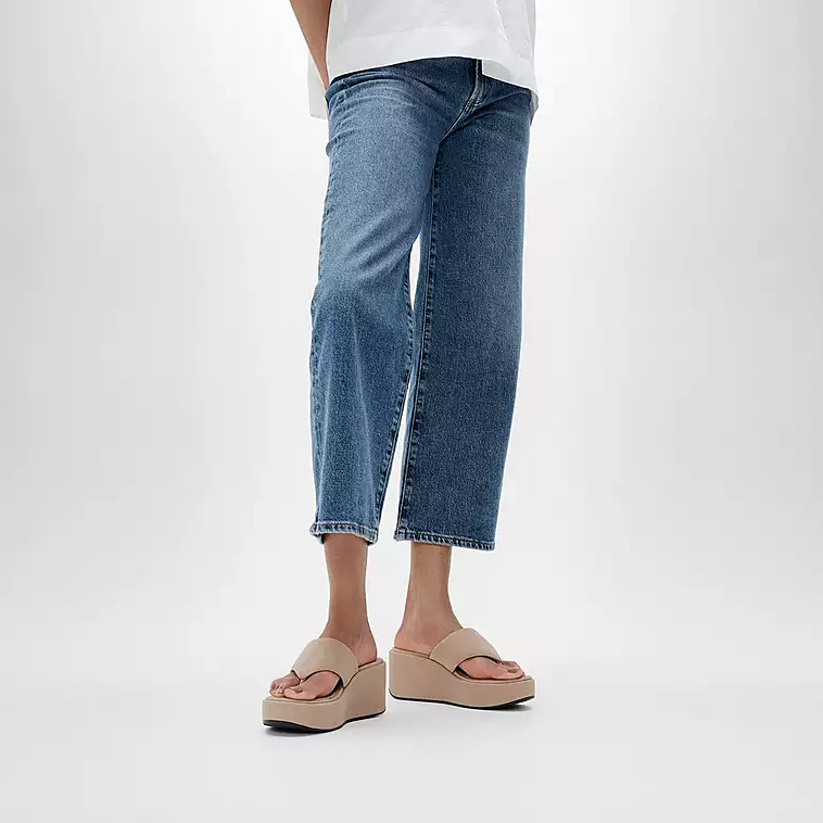 Sandales compensées Fitflop pour femmes, couleur beige classique