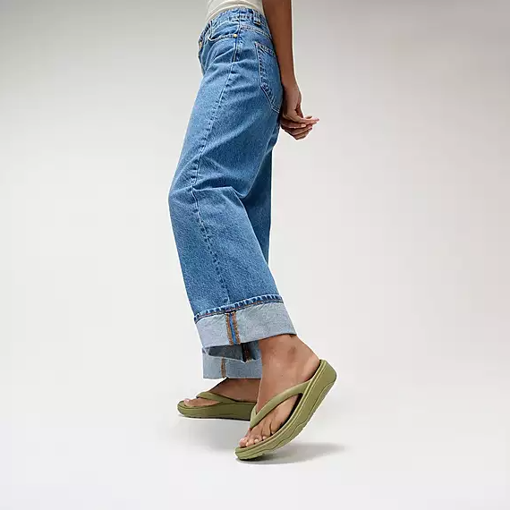 Fitflop Women's Relieff Recovery Toe Post Sandal in Camo Green