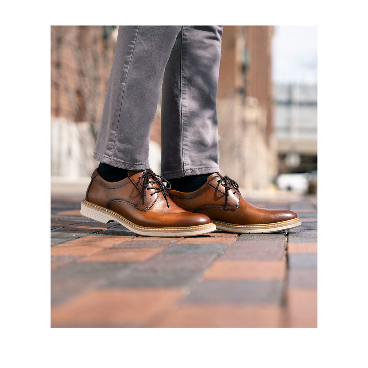 Florsheim Men's Norwalk Plain Toe Oxford in Cognac Mlt