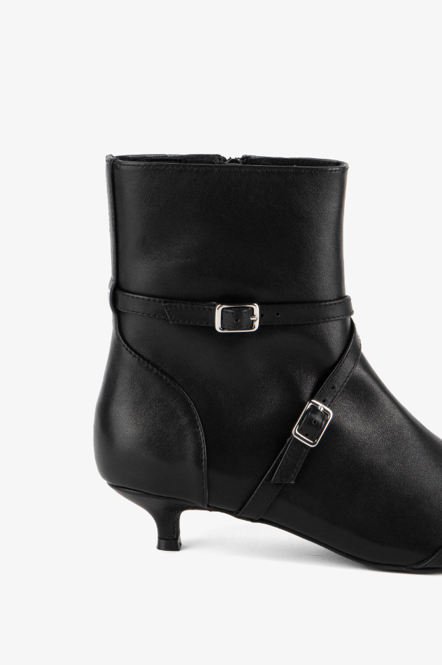 Lien pour femmes intentionnellement vierge en noir