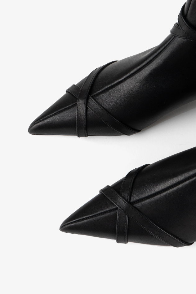 Lien pour femmes intentionnellement vierge en noir