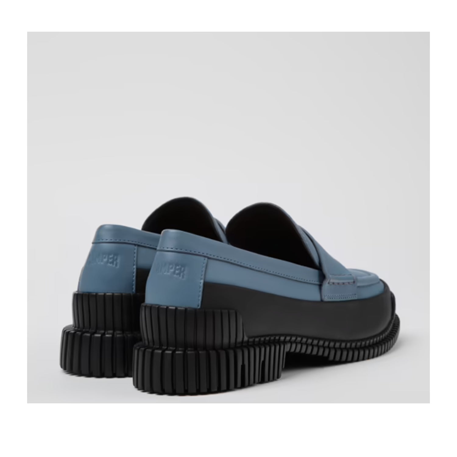 Photos de femmes campeuses en multicolore