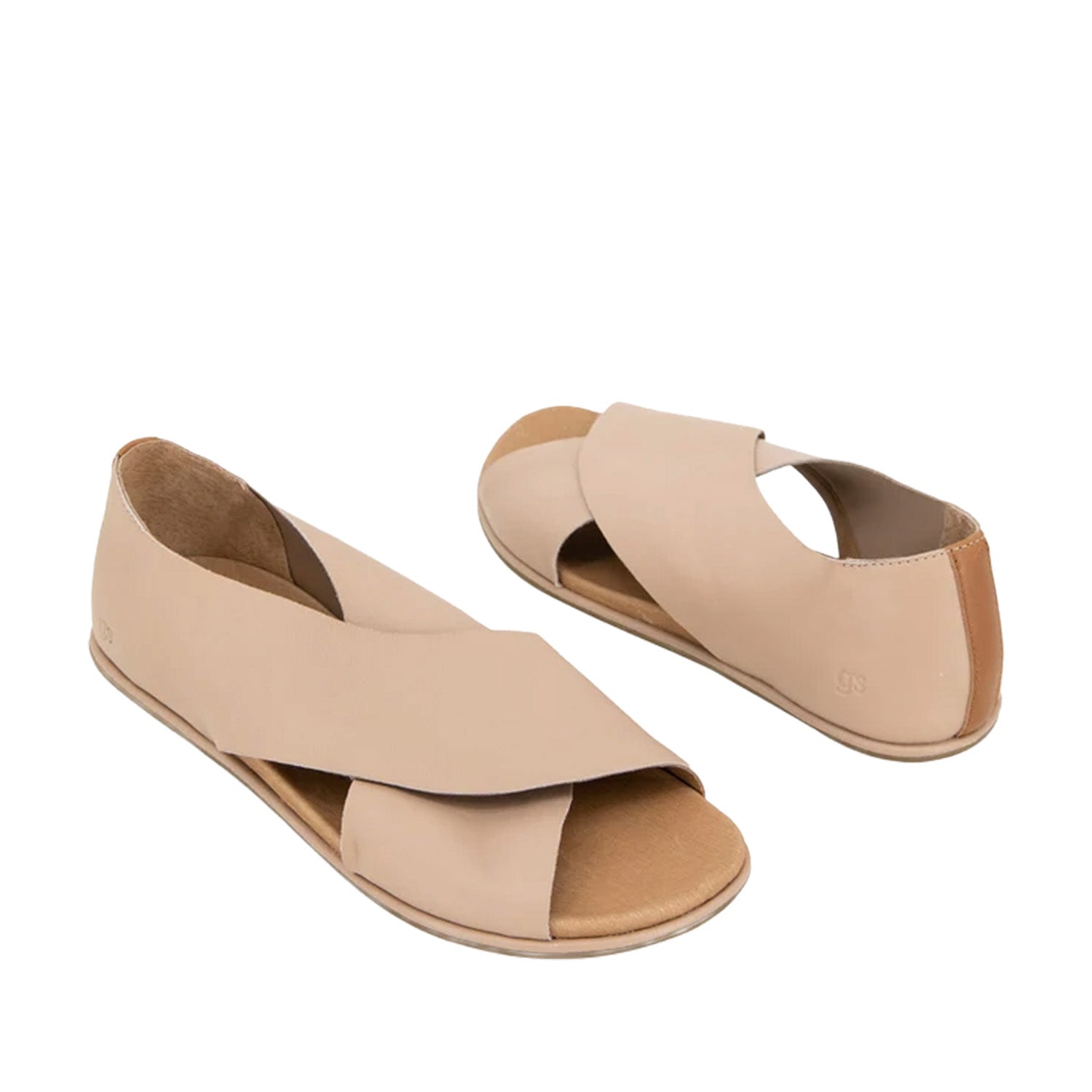 Light brown leather flat sandal with a crossover strap and a peep-toe. 