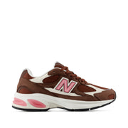 New Balance Unisex 2010 in Pumpernickel/Pink Eraser