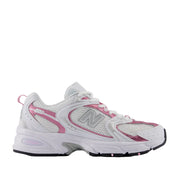 New Balance 530 unisexe en blanc/rose sucre/argent métallisé