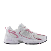 New Balance 530 unisexe en blanc/rose sucre/argent métallisé