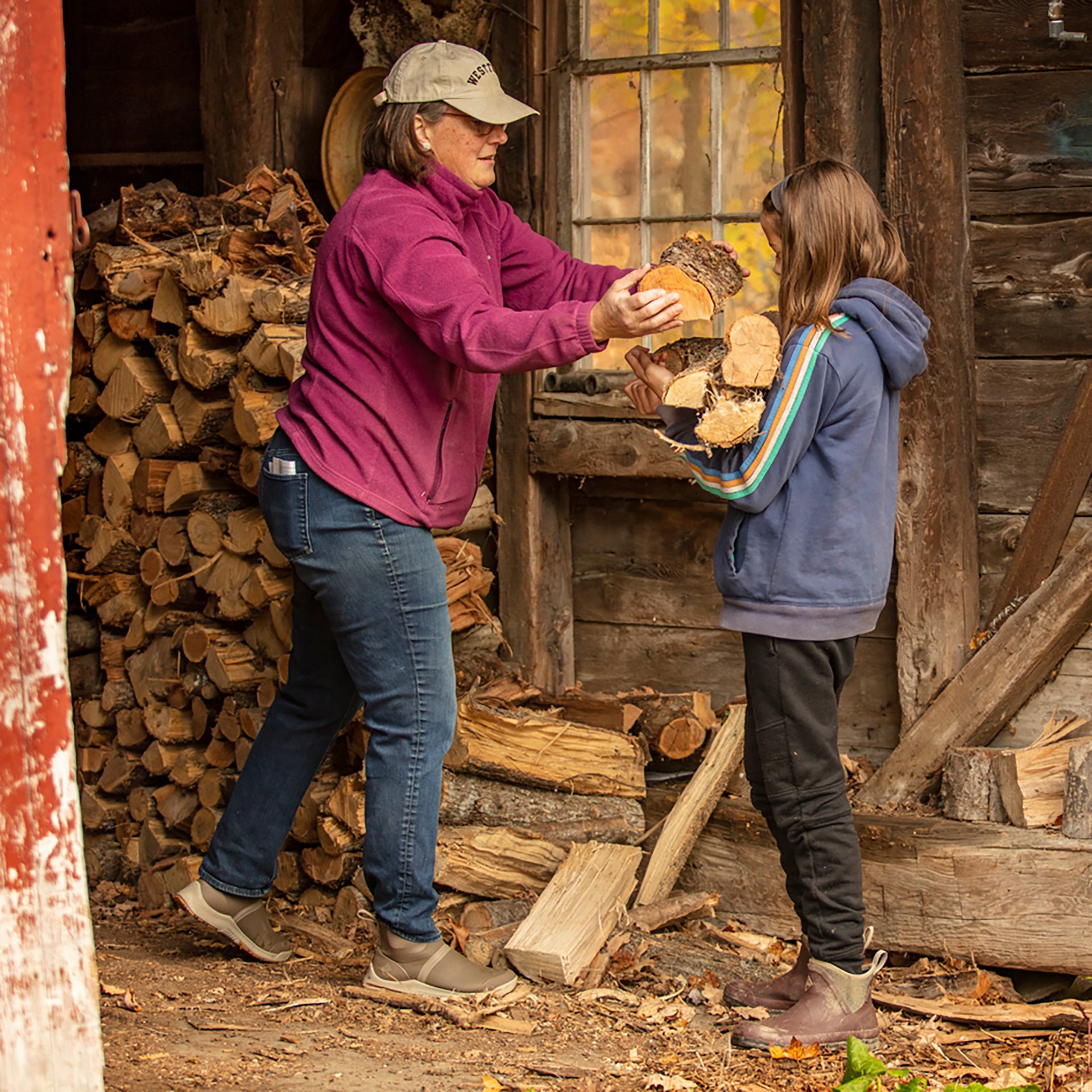 Muck Women's Oscw901 In Walnut