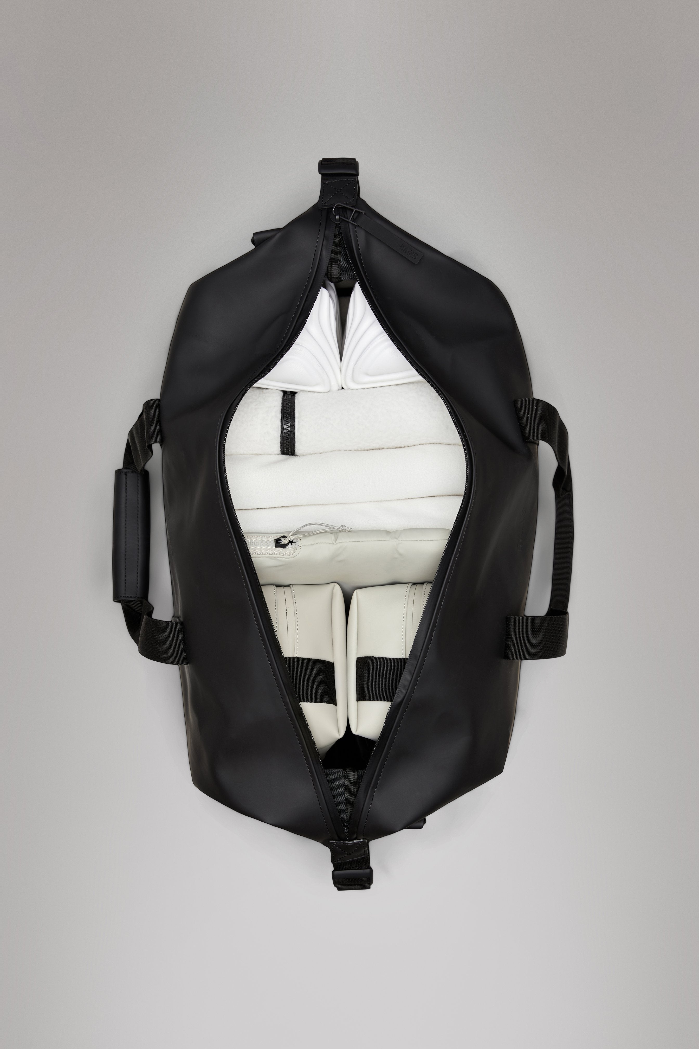 Rains Hilo Weekend Bag Large in Black