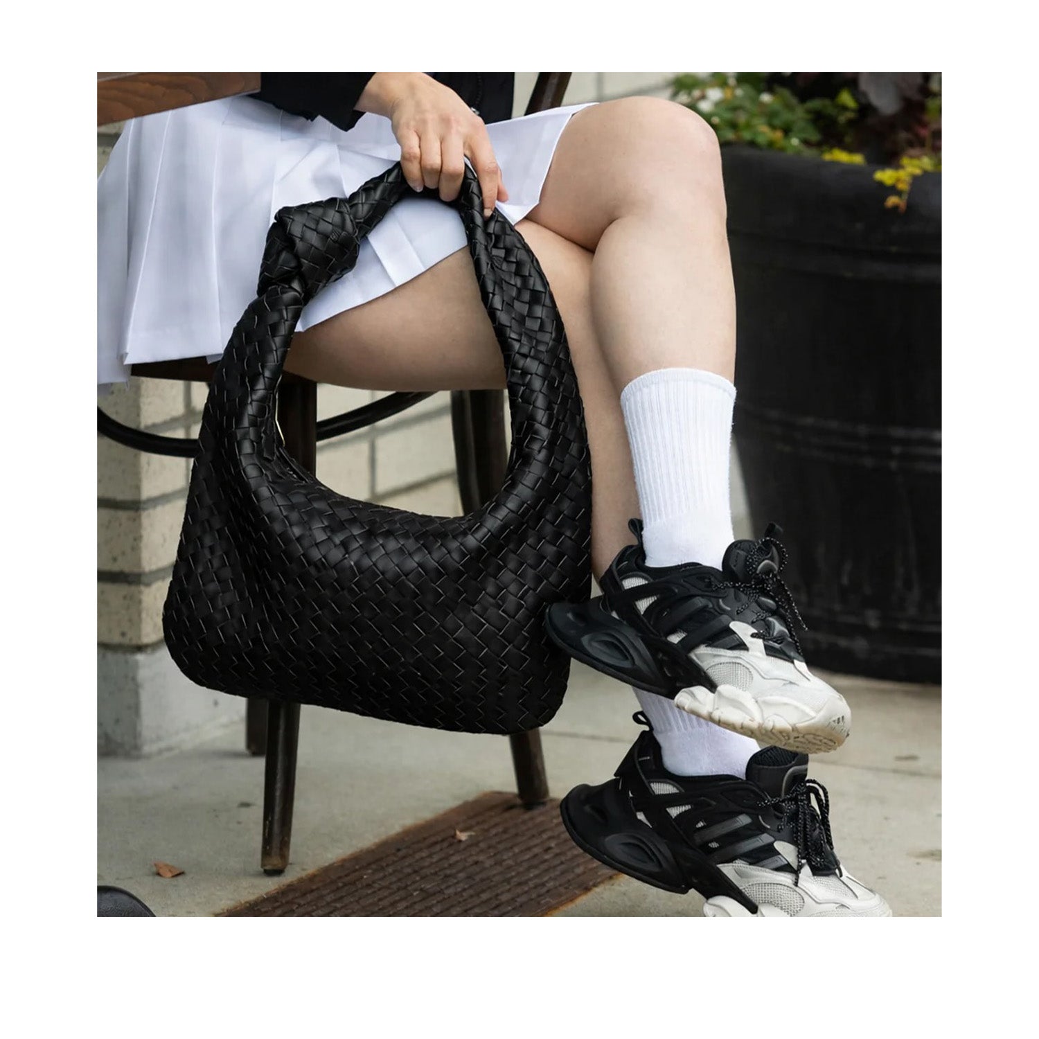 Risa Women's Zar Woven Handbag in Black