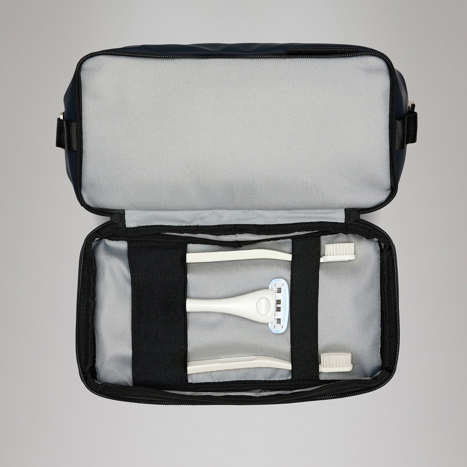 Rains Otaru Washbag in Navy