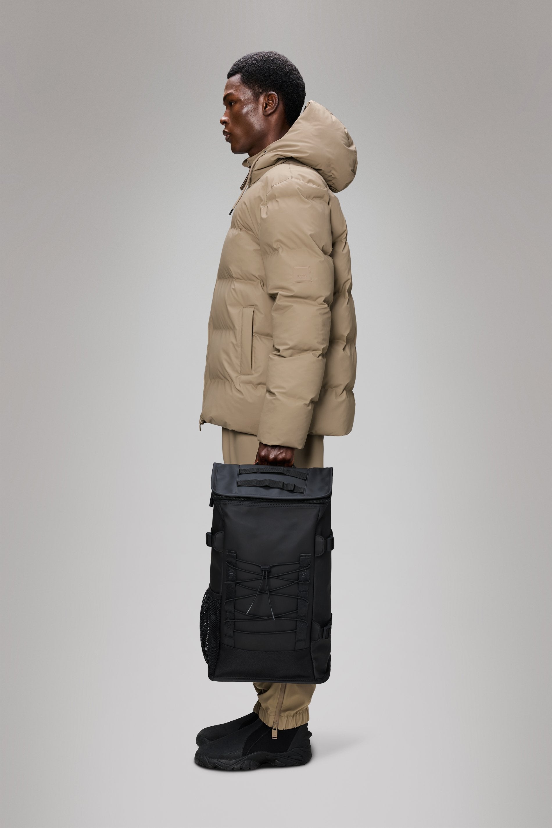 Rains Trail Mountaineer Bag in Black