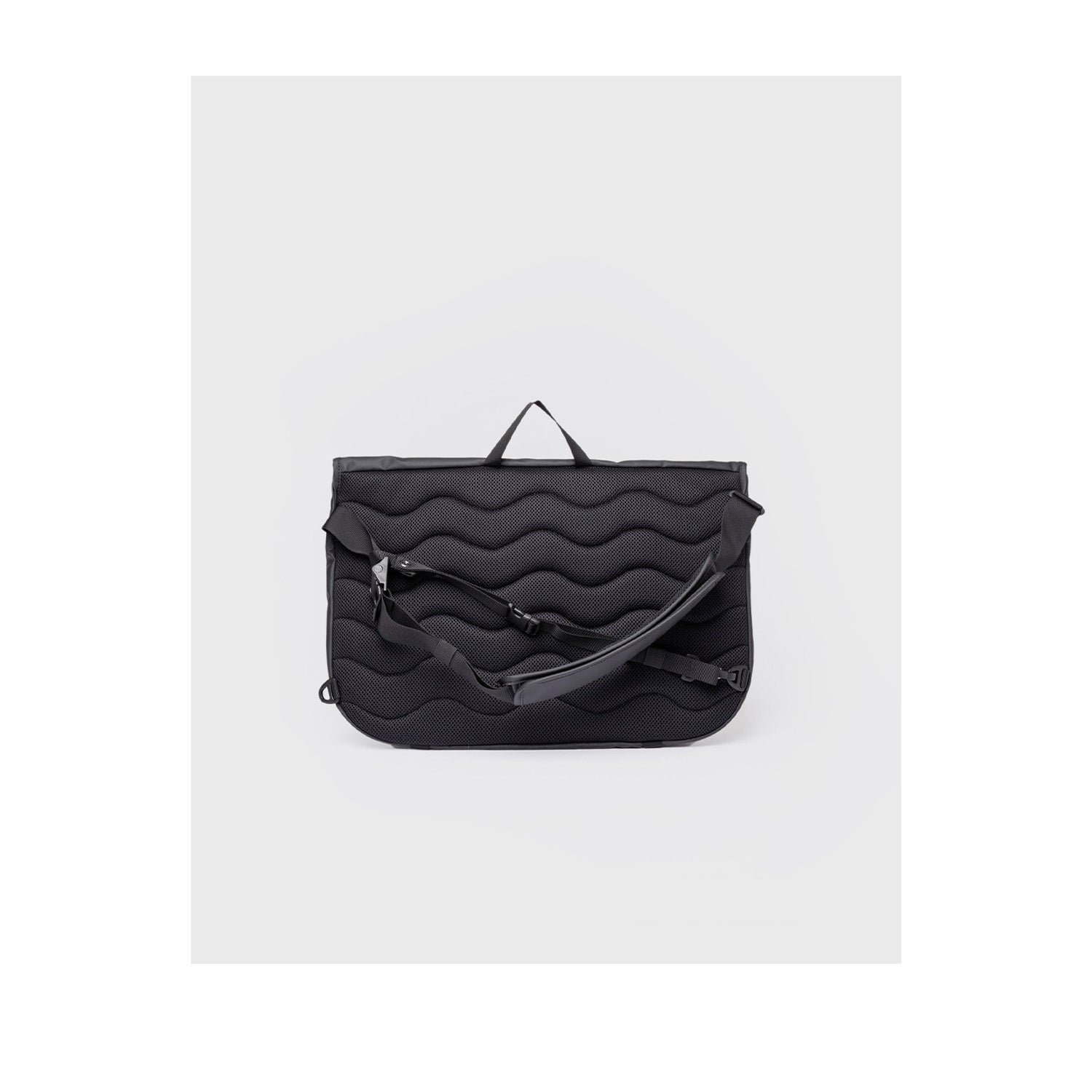 Sandqvist Stream Messenger in Black