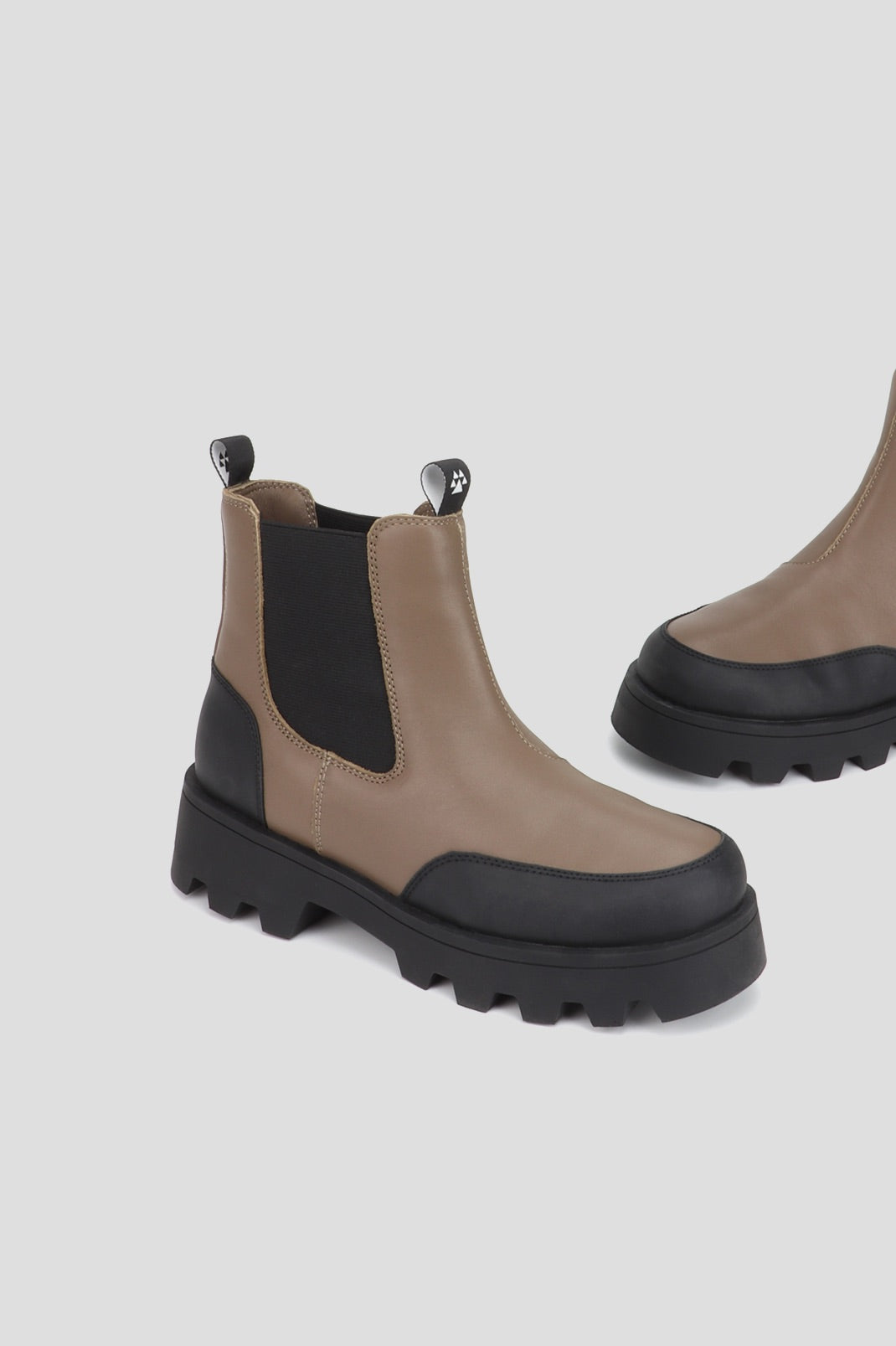 Cougar Women's Shani In Almond