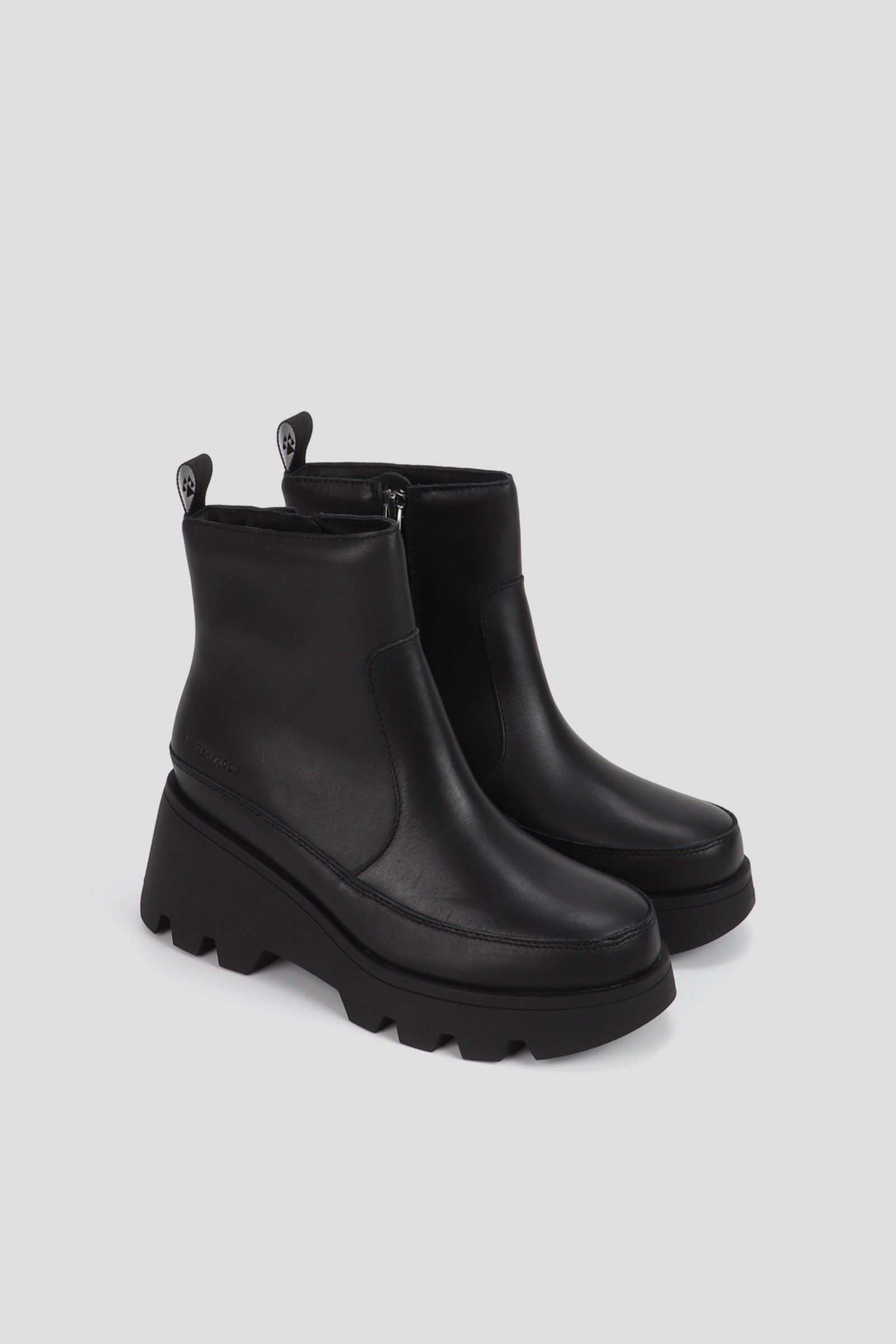 Cougar Women's Villa In Black