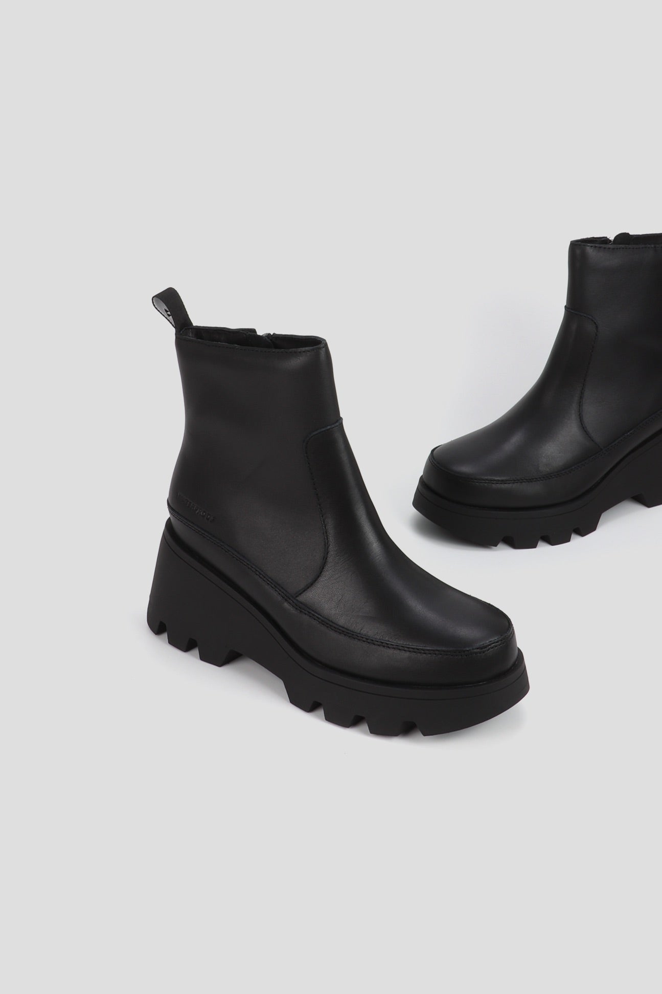 Cougar Women's Villa In Black