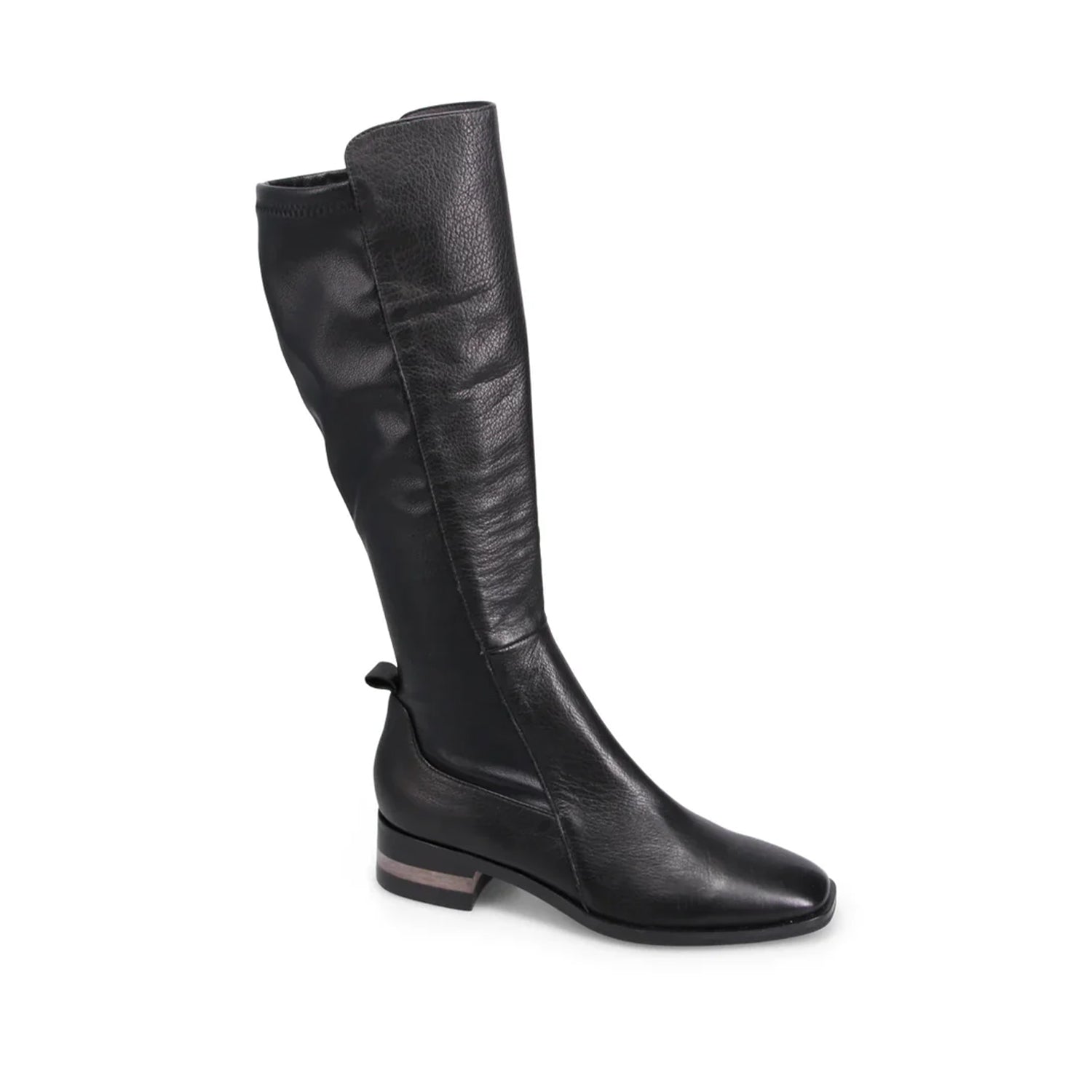Django & Juliette Women's Foxx in Black