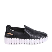 Django and Juliette Women's Bartas in Black