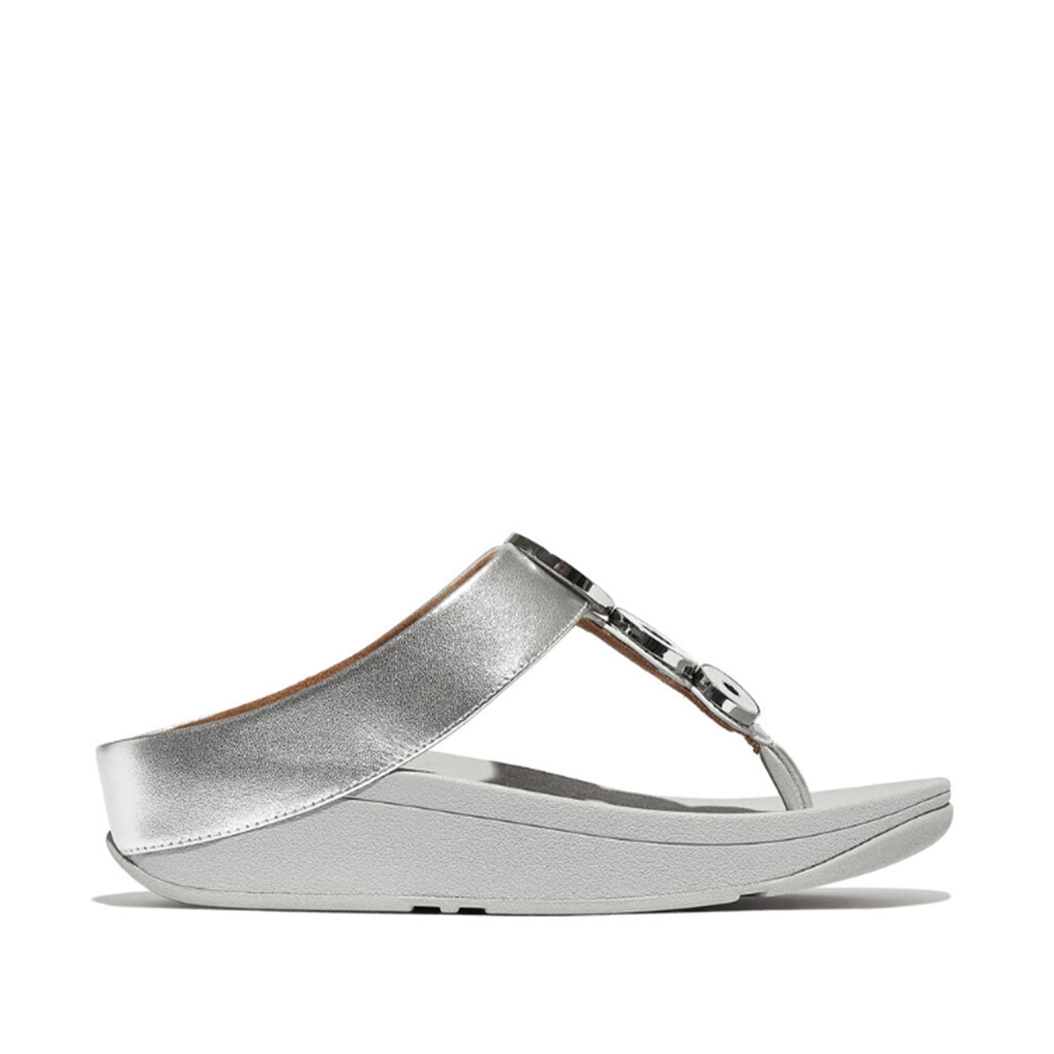 Sandales Fitflop pour femmes, modèle Fino, en résine et cuir argenté, avec entre-doigts.