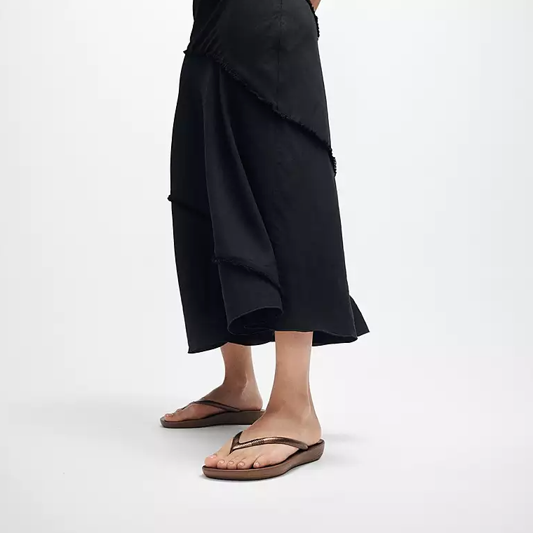 Fitflop Women's IQushion Ergonomic Flip Flop in Bronze