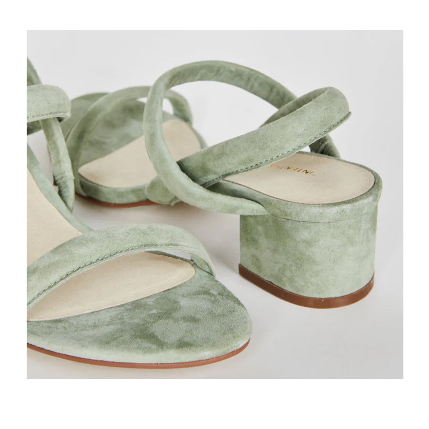 Kimi pour femme, couleur sauge, de la marque Intentionally Blank