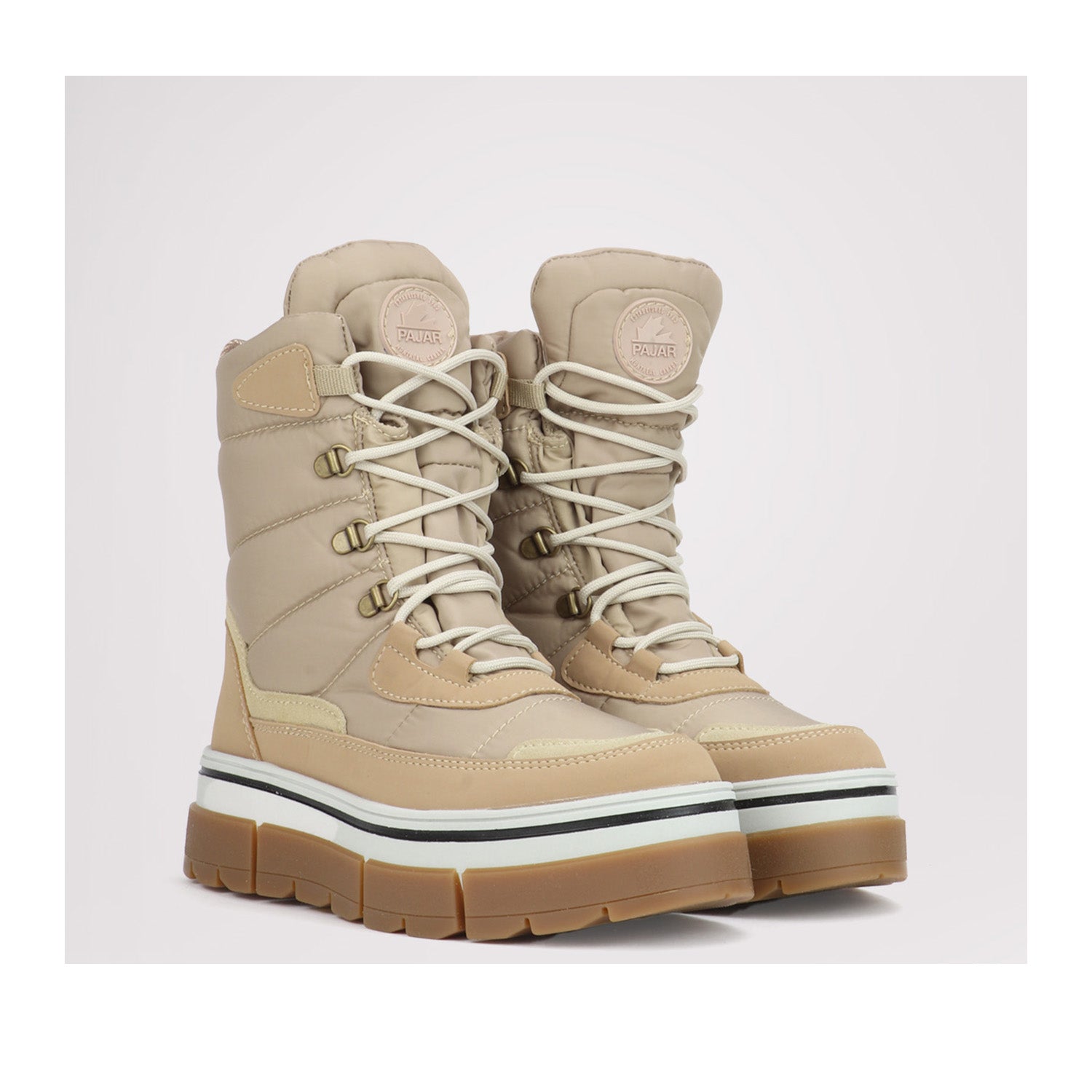 Herse des femmes Pajar dans le sable