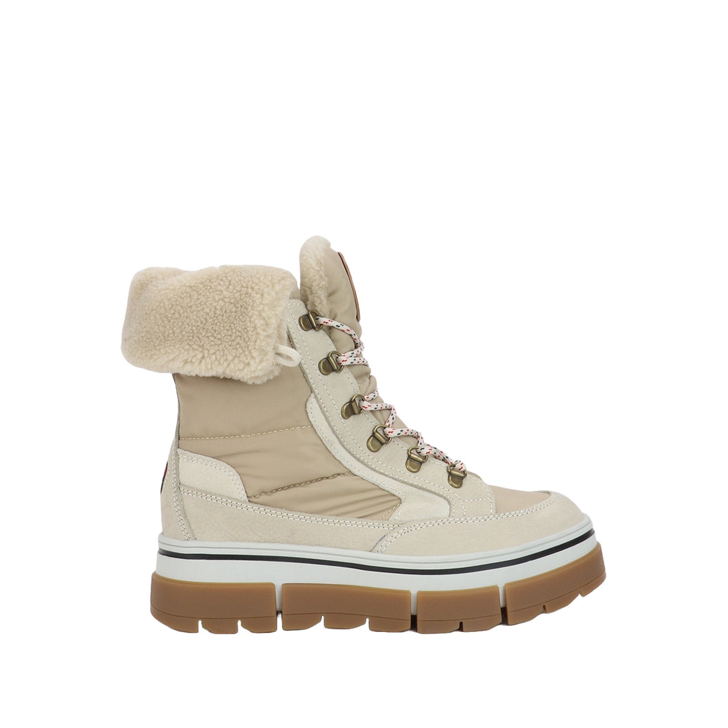 Henta des femmes Pajar dans le sable