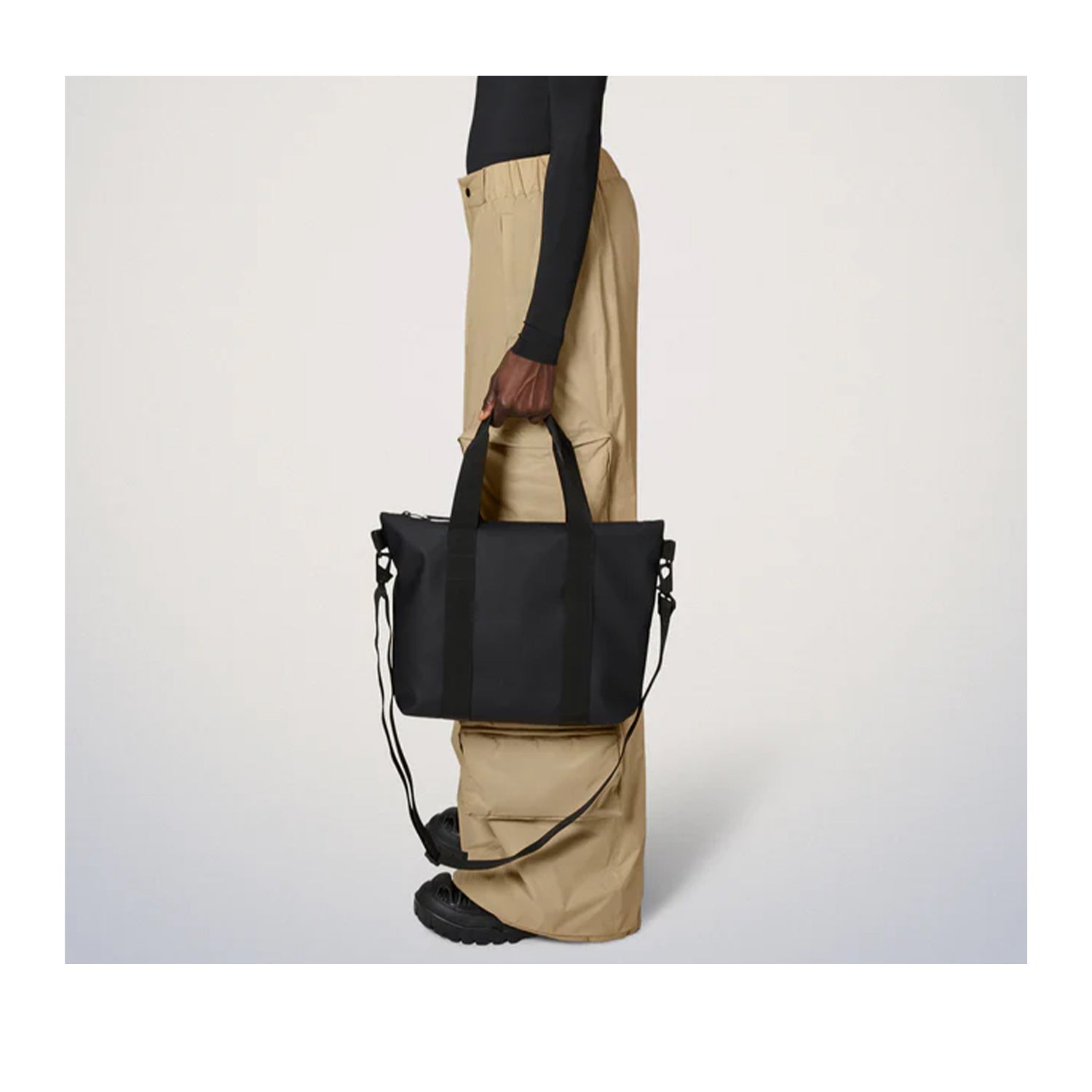 Rains Tote Bag Micro W3 in Black