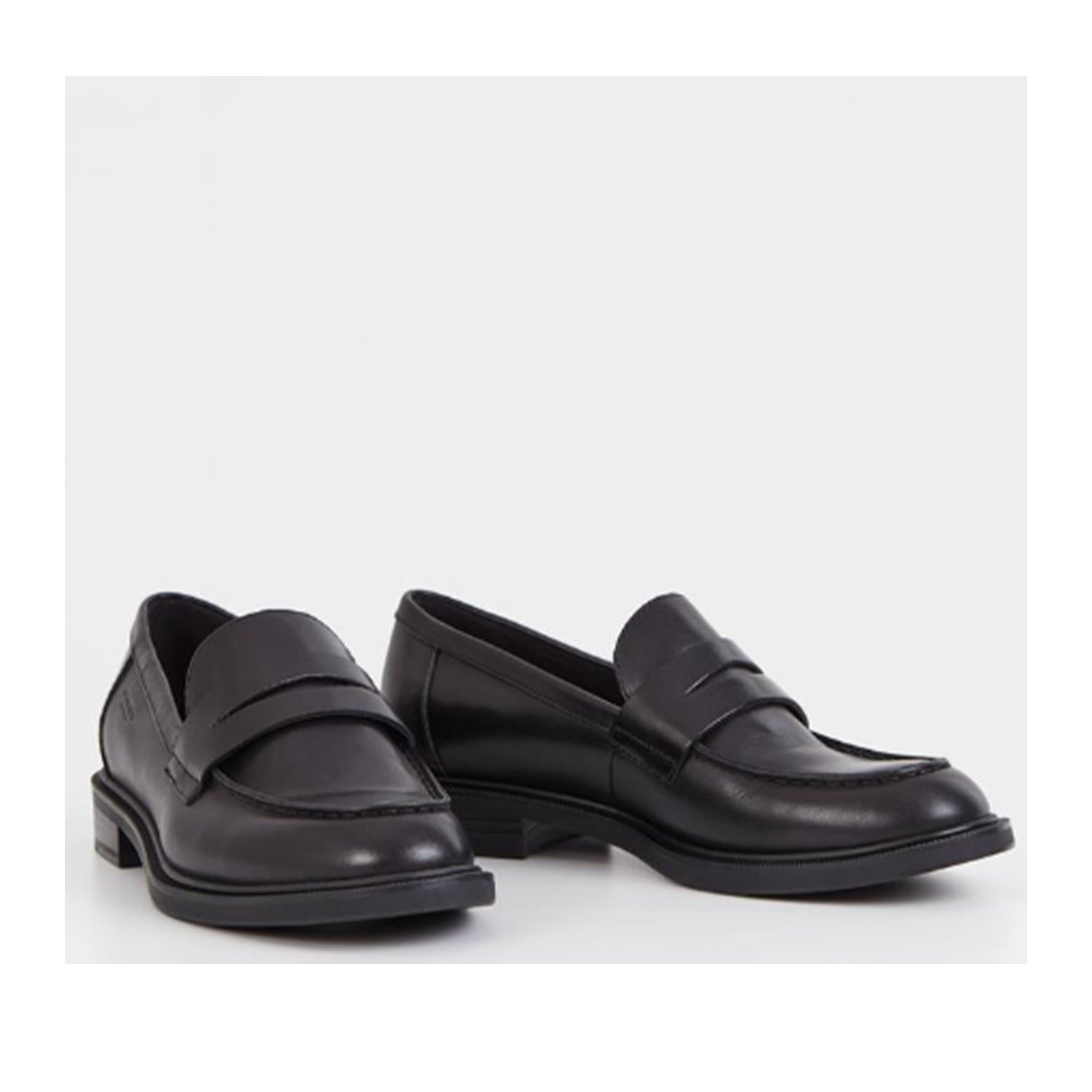 Vagabond Women's Amina Loafer in Black